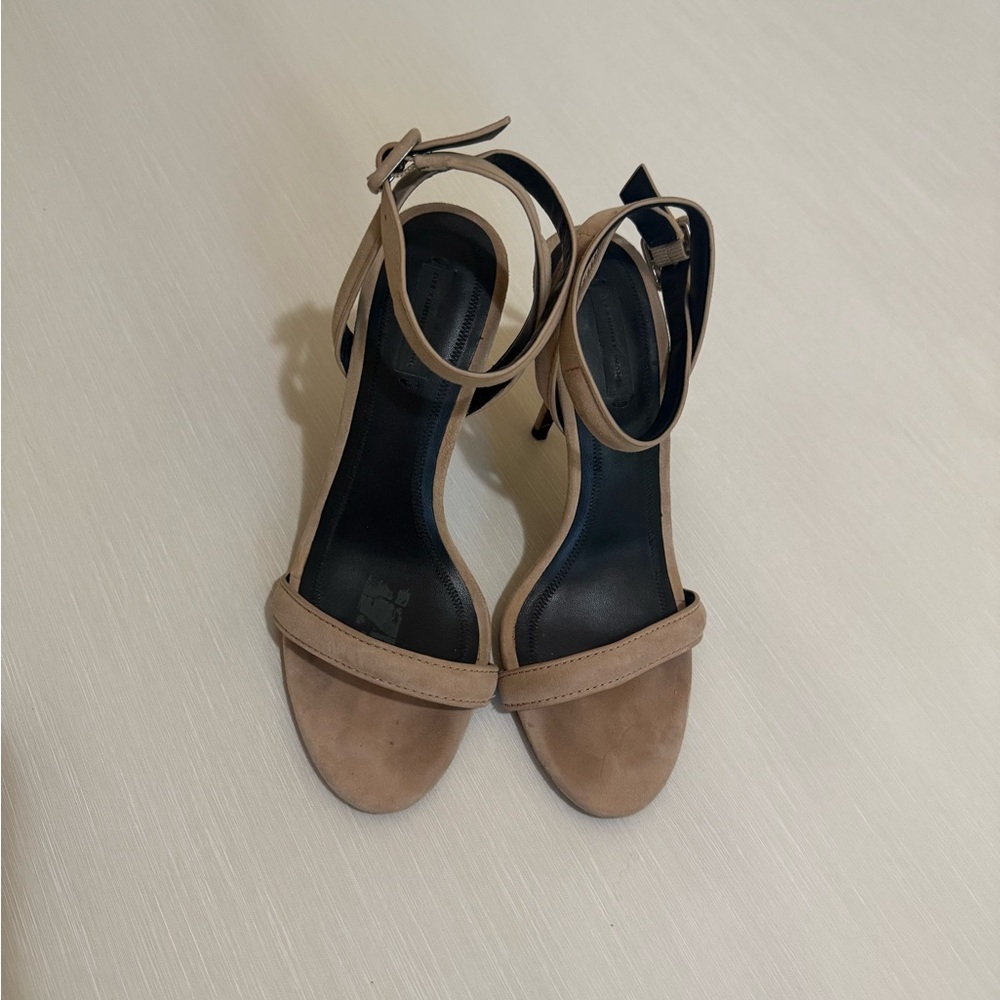 Elegant Tan Women's Sandals